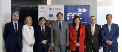 Directivos de Fundación ONCE e ILUNION, junto a los de FCC. Alberto Durán y Carlos Jarque en el centro de la imagen