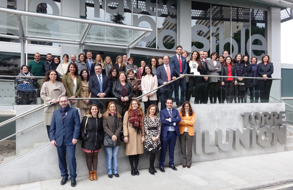 Foto de familia de los participantes en el Foro sobre Liderazgo Intergeneracional