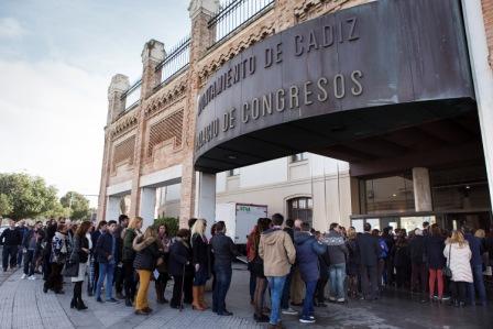 Cola de entrada al Palacio de Congresos de Cádiz