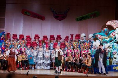 Comparsas en el escenario