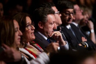 Con perro guía en el escenario