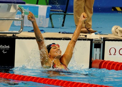 Michelle Alonso, triunfadora también en Oviedo, luce sonriente su medalla de oro en los pasados Juegos de Río