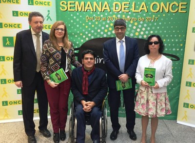 Responsables de la ONCE y de la Junta de Andalucía tras presentar el programa de la Semana en la sede territorial de la ONCE en Sevilla