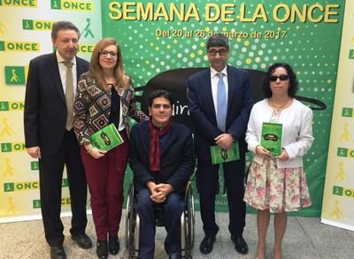 Responsables de la ONCE y de la Junta de Andalucía tras presentar el programa de la Semana en la sede territorial de la ONCE en Sevilla Responsables de la ONCE y de la Junta de Andalucía tras presentar el programa de la Semana en la sede territorial de la ONCE en Sevilla