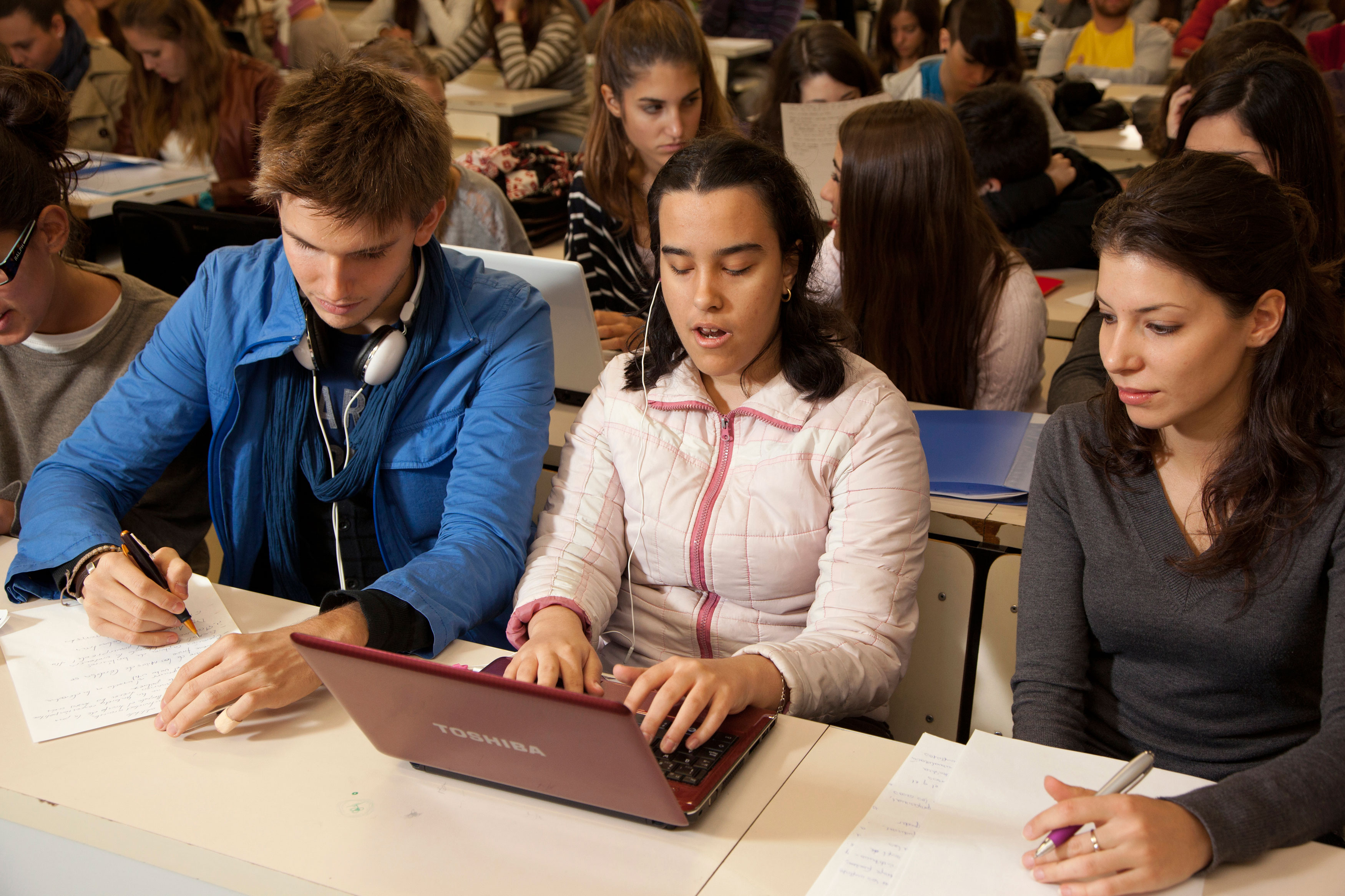 Universitaria con discapacidad visual
