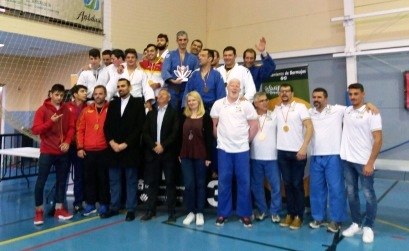 Foto de familia de los participantes en el Campeonato nacional de Judo