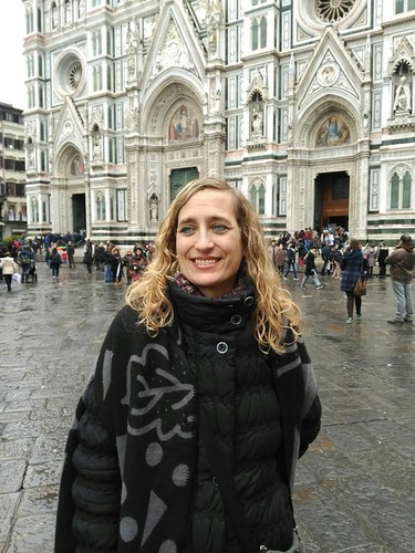 Eulàlia Fontanals posa con la catedral de Florencia al fondo