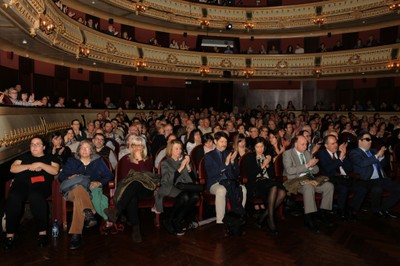 Aforo del Teatro Rosalía de Castro lleno total