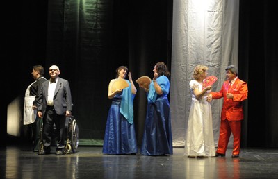 El grupo Valacar durante la representación de “O abano de Lady Windermere” 