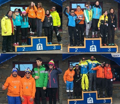 Montaje de los cuatro podios, femeninos (arriba) y masculinos, en la prueba del Slalom
