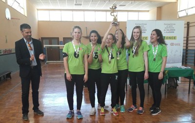 Equipo femenino ganador del torneo de goalball 