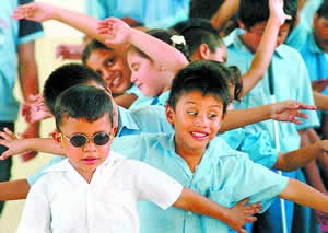Niños ciegos de la escuela Eugenia Dueñas de El Salvador