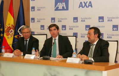 De izquierda a derecha (en la firma del acuerdo), Jean-Paul Rignault, Jaime González y Miguel Carballeda