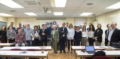Los participantes en el encuentro posan al finalizar la jornada