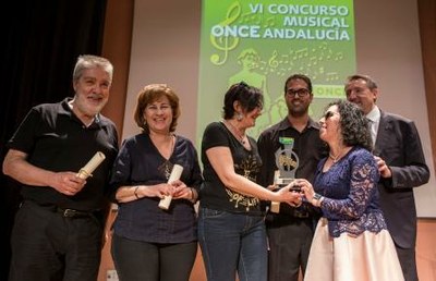 Viruet entrega el primer premio