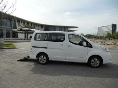 Vista lateral del Nissan eNV200