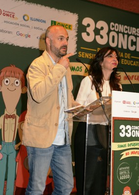 Los periodistas Mar Amate y Javi Nieves, que condujeron el acto