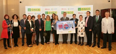 Foto de familia de los participantes en la presentación del cupón conmemorativo