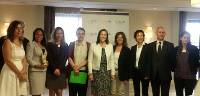 Patricia Sanz, tercera por la izquierda, junto a las participantes en el desayuno presidido por la primera dama de Costa Rica en el Congreso.