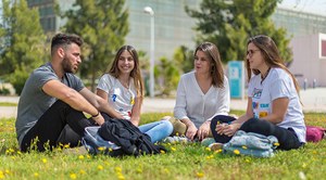 Universitarios en el campus. Foto: Web UAL