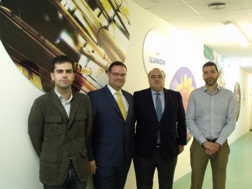 De izquierda a derecha, Víctor Martínez, Pedro Antonio Marín, Andreu Vilà y Antonio Javier López, durante la visita a las instalaciones