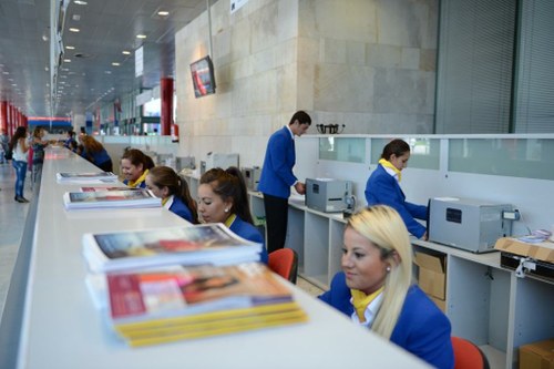 Empleados de ILUNION Outsoucing trabajando en una feria en IFEMA