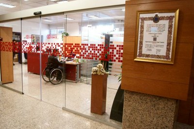 Hall central de entrada a la sede de Fundación ONCE en Madrid