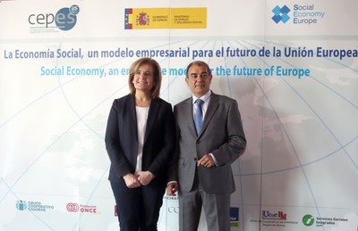 La ministra Fátima Báñez y el presidente de Cepes, Juan Antonio Pedreño 