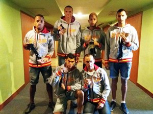 Los medallistas españoles posan con sus trofeos en Tahilandia