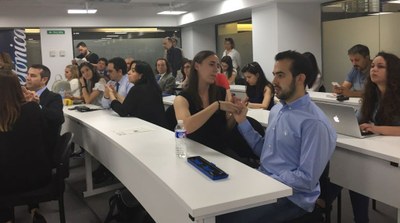 Personas sordociegas y asistentes a la presentación de PervasiveSUB