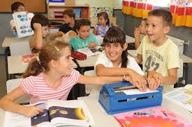 Niños con discapacidad visual, en clase