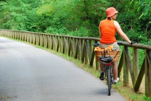 Ciclista en Vía Verde
