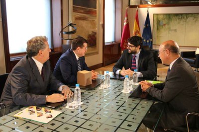 De izquierda a derecha, Juan Carlos Morejón, Ángel Sánchez, el presidente López Miras y su consejero Andrés Carrillo