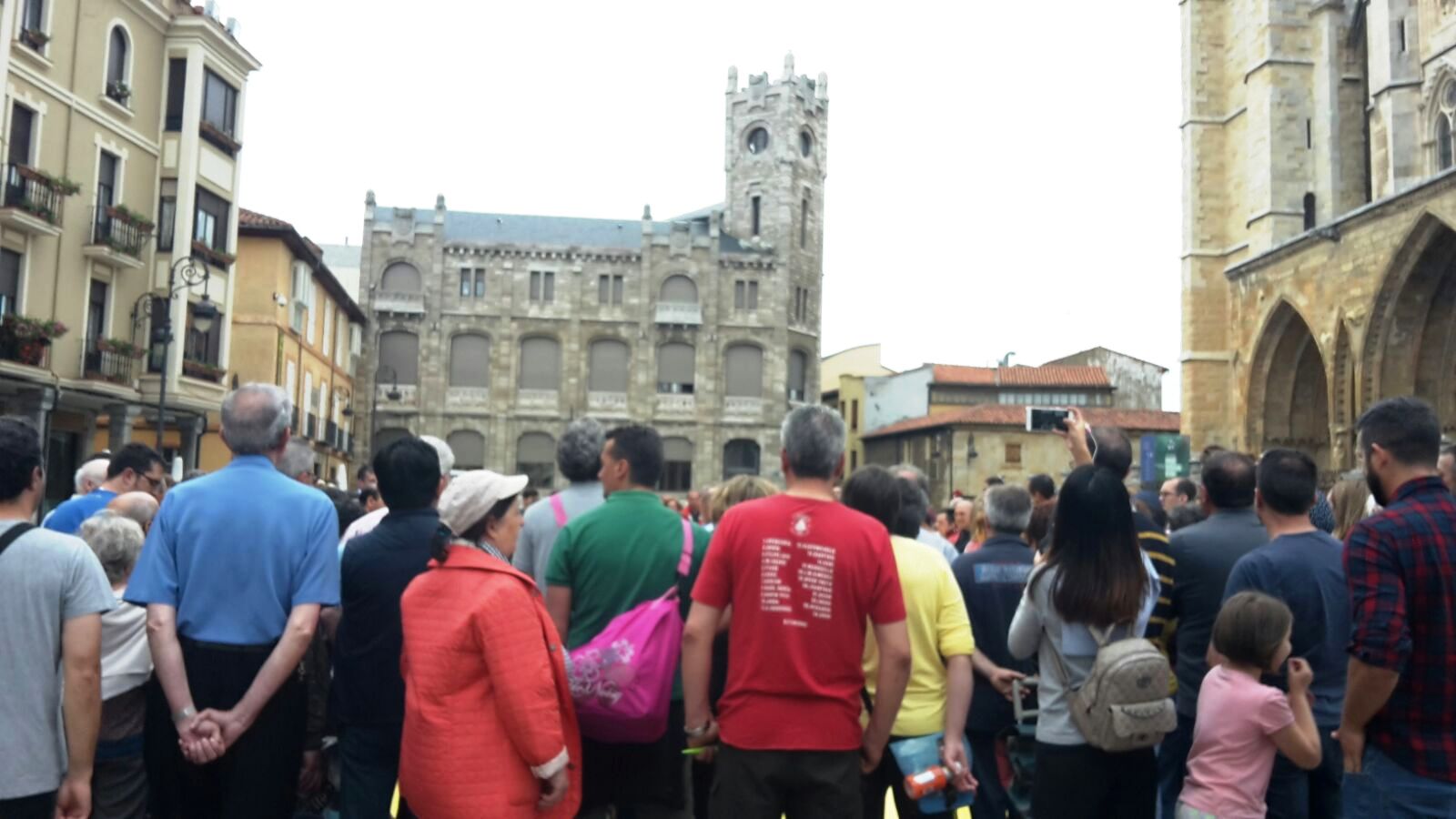 Numeroso público asistente a las actividades de calle organizadas por la ONCE en León