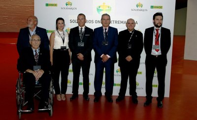 Foto de familia de los galardonados en Extremadura