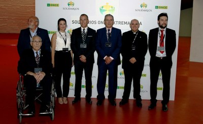 Foto de familia de los galardonados en Extremadura