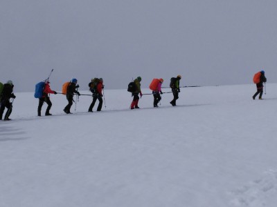 Momento de la marcha hacia la cumbre