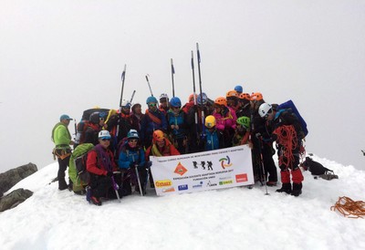 Todo el grupo nada más llegar a la cumbre del Galdhøpiggen (2.469 m.)
