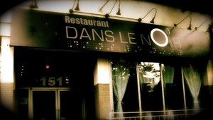 Dans le noir. Entrada del local barcelonés