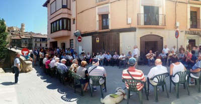 Afiliados y trabajadores de Aragón acuden a una de las actividades de calle montadas en Matarraña
