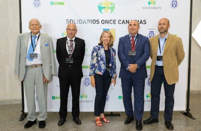 Foto de familia de los galardonados en Canarias