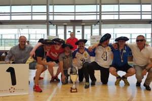 Los chicos del Adegoal muestran su alegría por la primera liga nacional de goalball que acaban de conquistar