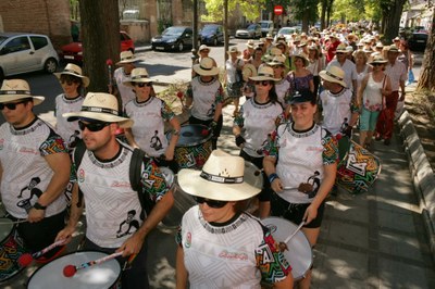 Una batucada ambientó y acompañó la concentración del Día de la ONCE madrileño, festejado en Aranjuez