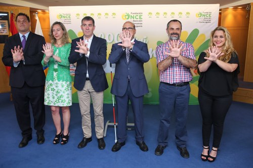 De izda a derecha: Miguel Ángel Déniz, Patricia Sanz, Fernando Clavijo, José Antonio López Mármol, Jaime Darío Estévez y Nayra Jiménez