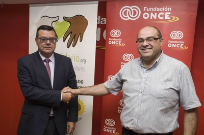 Martínez Donoso y José Ramón Cuesta estrechan sus manos