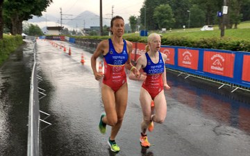 Susana Rodrígues y su guía en la prueba de triatlón disputada en Tarragona