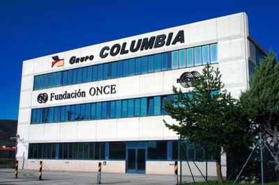 Fachada principal de la sede de Columbia en Reinosa