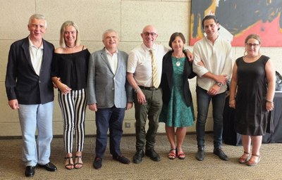 Foto de familia del jurado de los premios