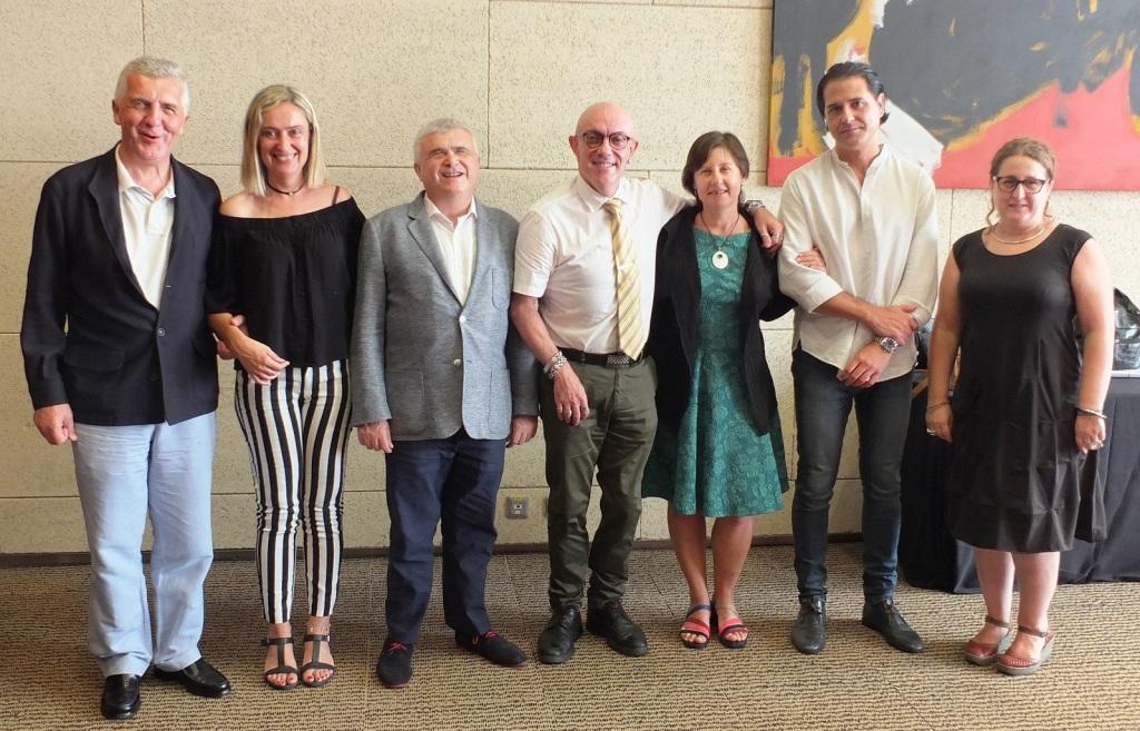 Foto de familia del jurado de los premios