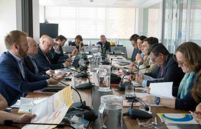 Mesa de trabajo de la reunión en Madrid
